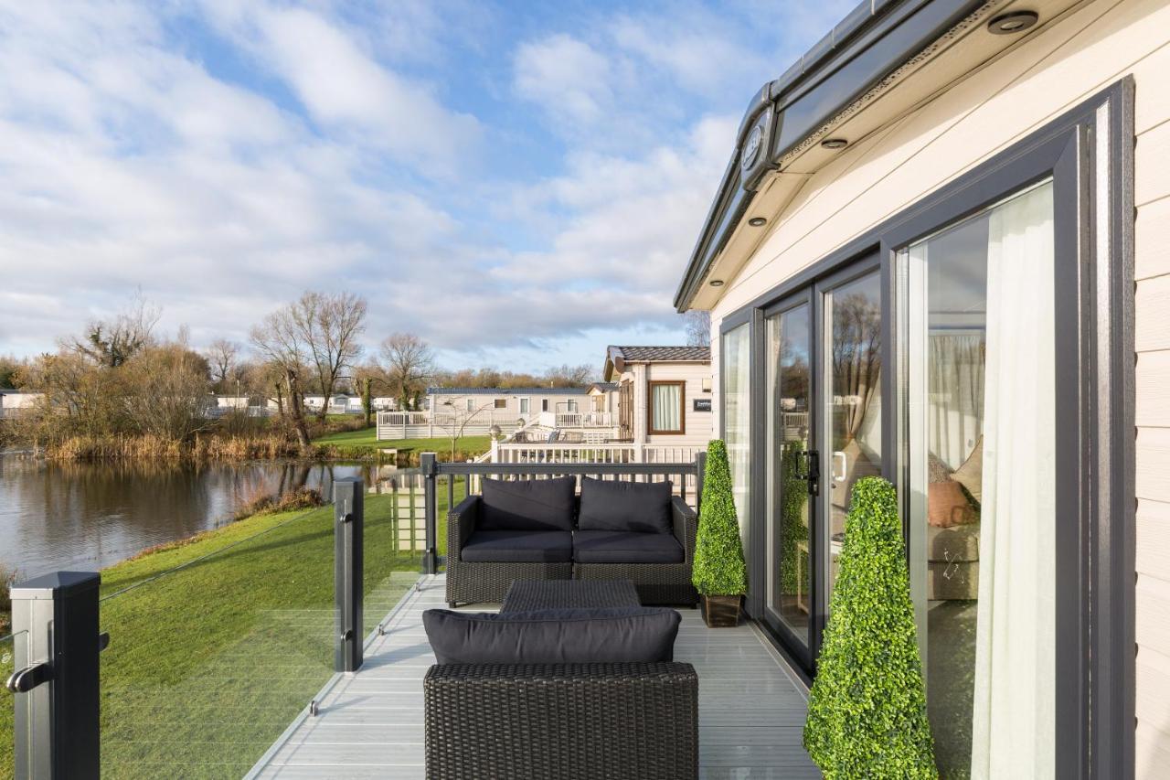 Clearwater Villa South Cerney Kültér fotó