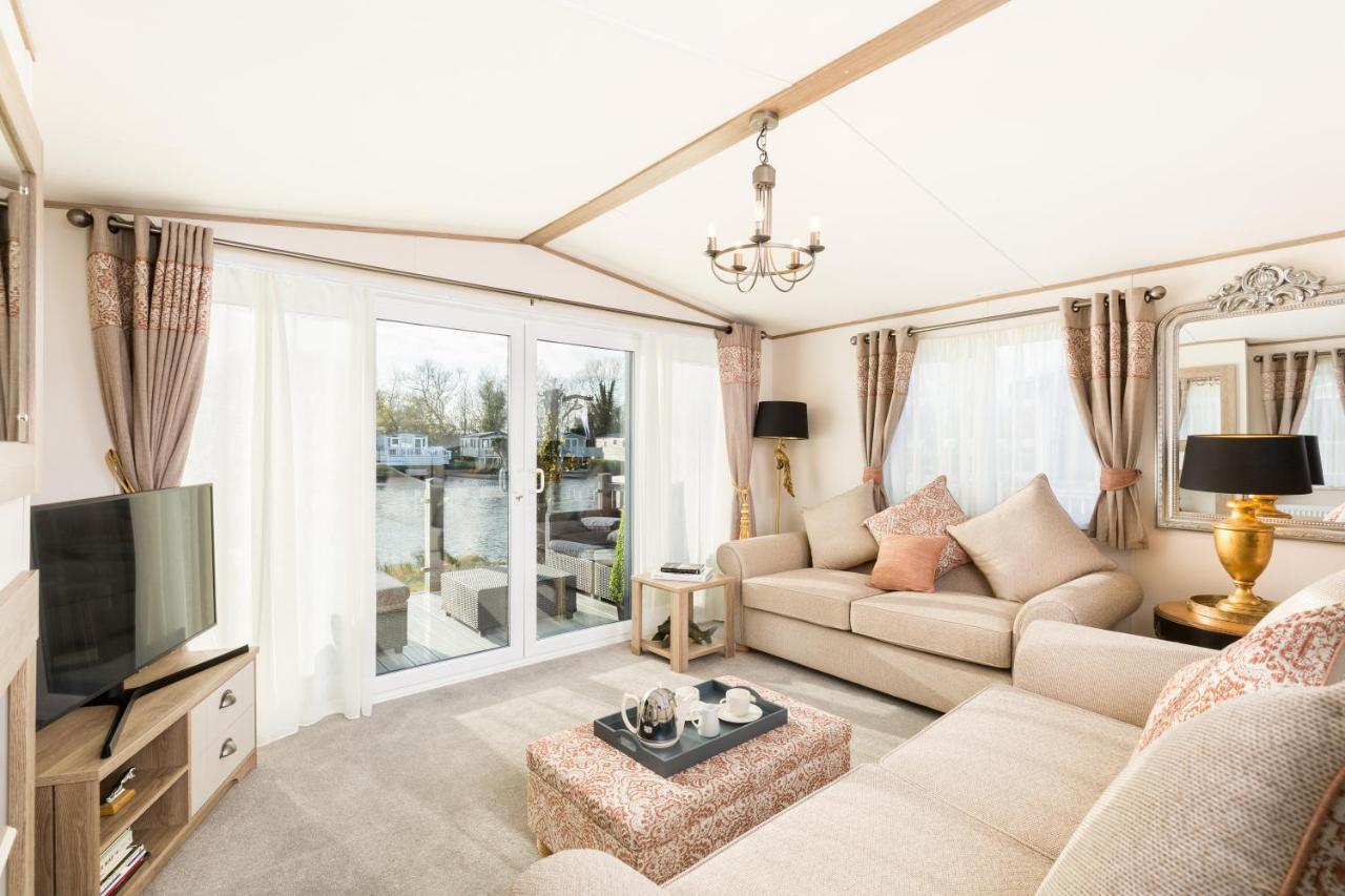 Clearwater Villa South Cerney Kültér fotó